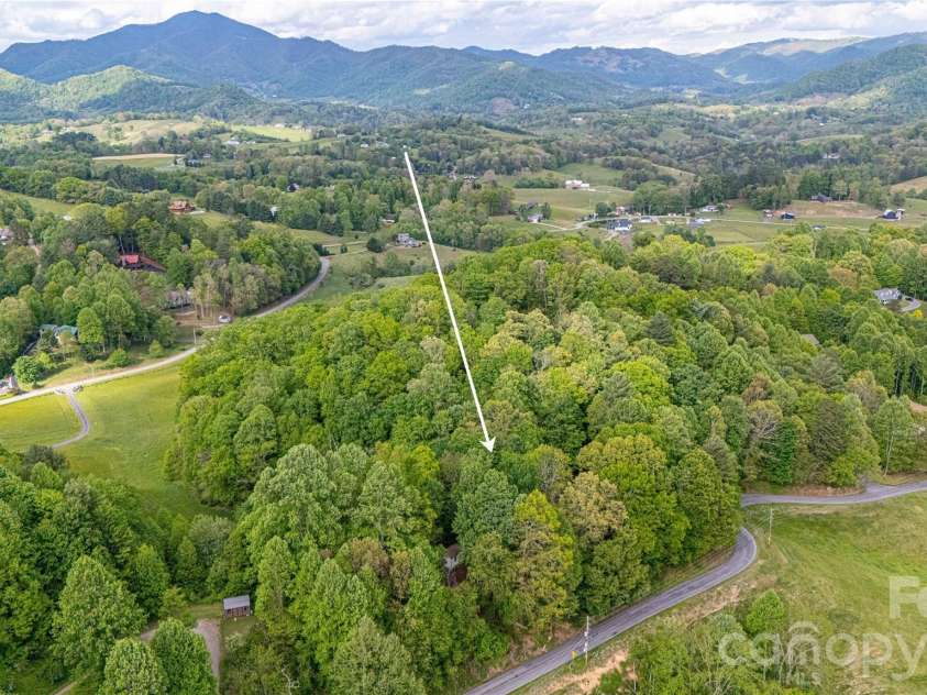 115 Knoll Ridge Lane, Waynesville, NC 28785.  MLS# CAR4376949, YatesRealty ID 26666. 