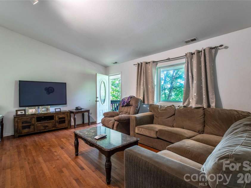 115 Knoll Ridge Lane, Waynesville, NC 28785.  MLS# CAR4376949, YatesRealty ID 26666. 