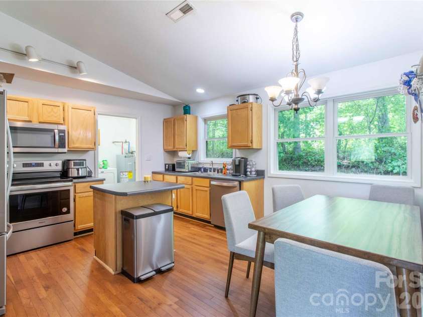 115 Knoll Ridge Lane, Waynesville, NC 28785.  MLS# CAR4376949, YatesRealty ID 26666. 