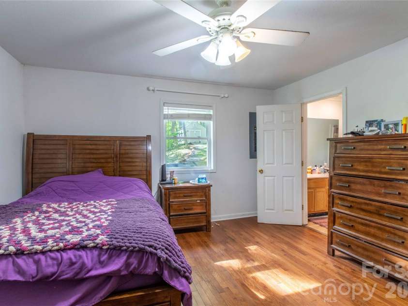 115 Knoll Ridge Lane, Waynesville, NC 28785.  MLS# CAR4376949, YatesRealty ID 26666. 