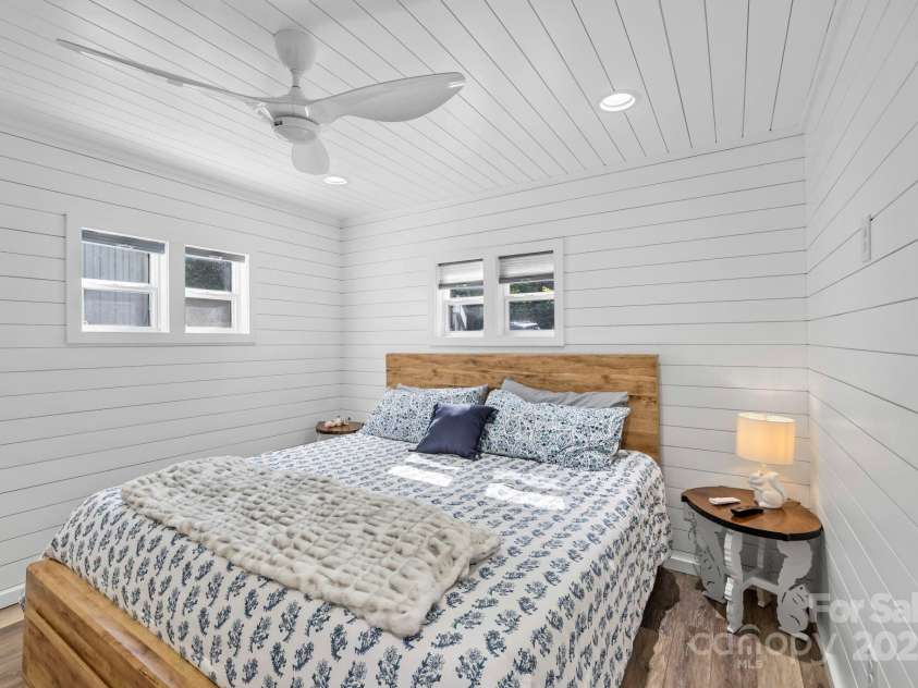 40 Squirrel Lane, Sapphire, NC 28774.  MLS# CAR4272442, YatesRealty ID 26666. Adequately Sized Bedroom