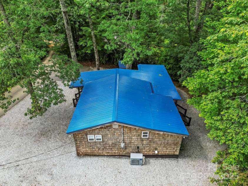 40 Squirrel Lane, Sapphire, NC 28774.  MLS# CAR4272442, YatesRealty ID 26666. Conveniently Located