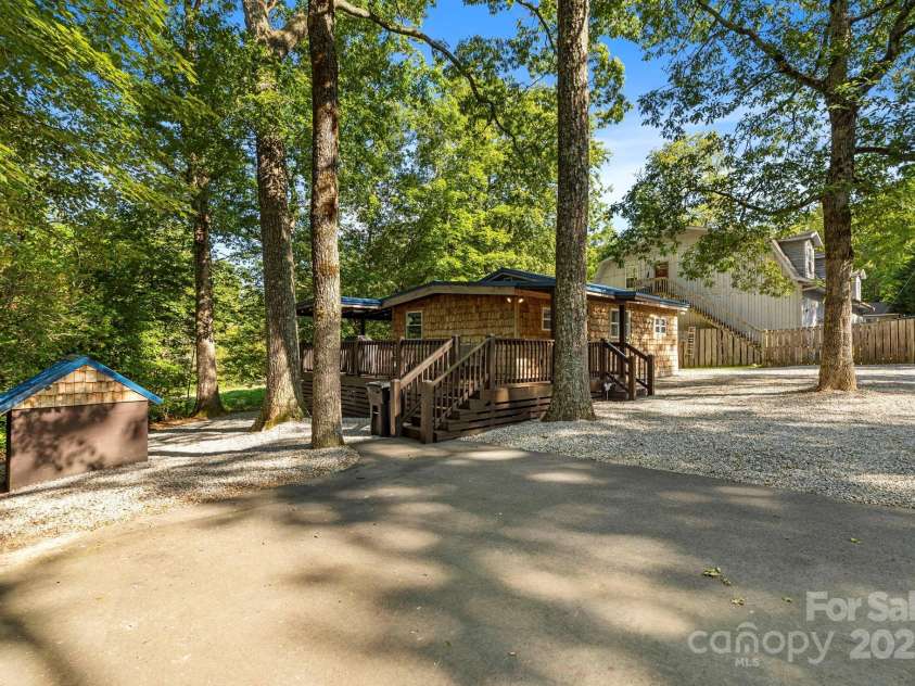 40 Squirrel Lane, Sapphire, NC 28774.  MLS# CAR4272442, YatesRealty ID 26666. Minimal Maintenance 