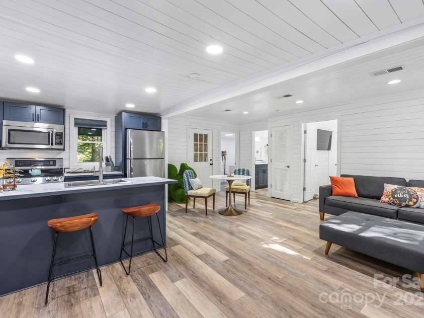 40 Squirrel Lane, Sapphire, NC 28774.  MLS# CAR4272442, YatesRealty ID 26666. Perfect Short Term Rental