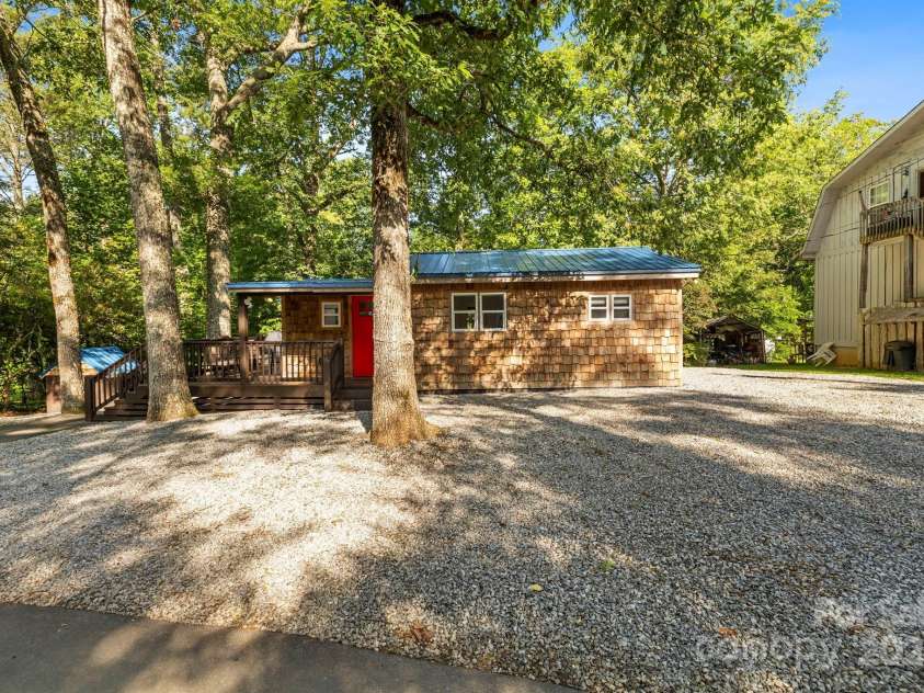 40 Squirrel Lane, Sapphire, NC 28774.  MLS# CAR4272442, YatesRealty ID 26666. Recently Paved Driveway