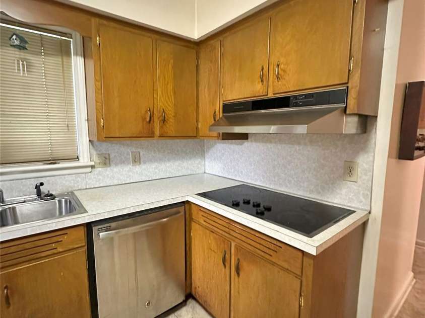 2128 Senior Drive, Charlotte, NC 28216.  MLS# CAR4278653, YatesRealty ID 26667. 