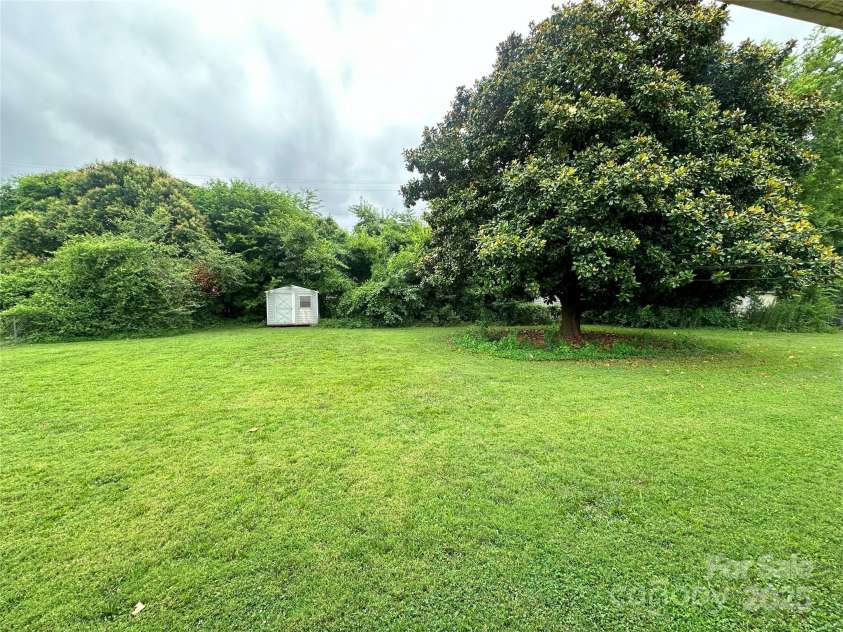 2128 Senior Drive, Charlotte, NC 28216.  MLS# CAR4278653, YatesRealty ID 26667. 