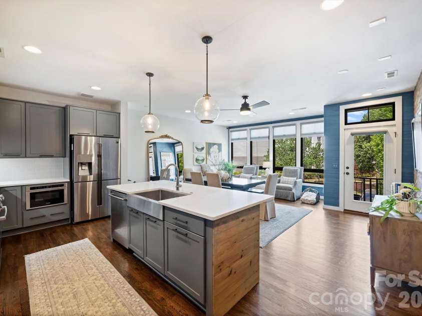 2829 Brevard Street, Charlotte, NC 28205.  MLS# CAR4364948, YatesRealty ID 26667. Spacious kitchen - great for entertaining!