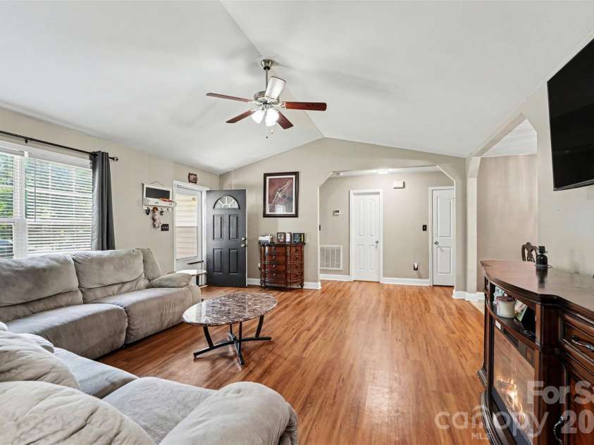150 Swann Crossing Lane, Statesville, NC 28625.  MLS# CAR4384657, YatesRealty ID 26668. 
