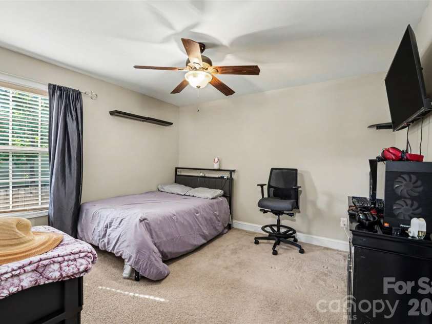 150 Swann Crossing Lane, Statesville, NC 28625.  MLS# CAR4384657, YatesRealty ID 26668. 
