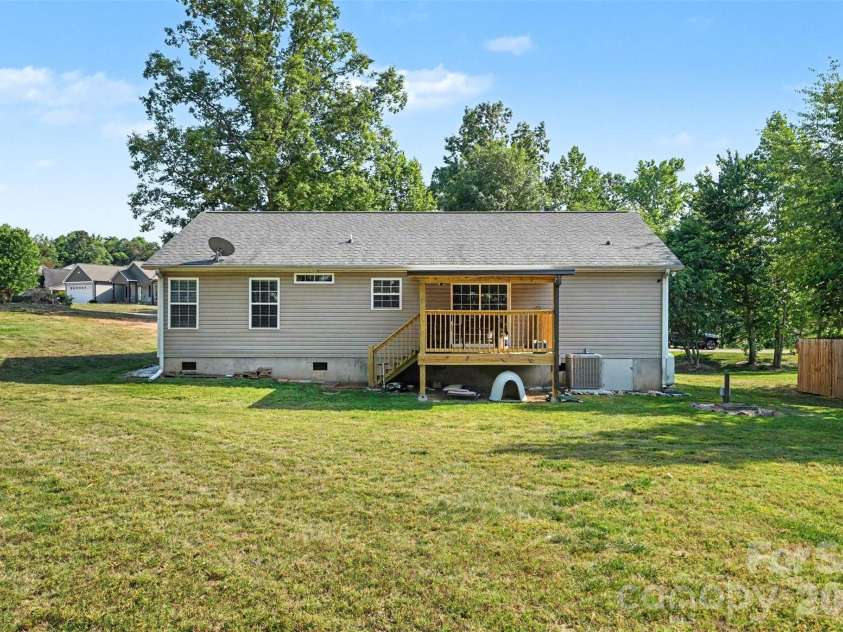 150 Swann Crossing Lane, Statesville, NC 28625.  MLS# CAR4384657, YatesRealty ID 26668. 