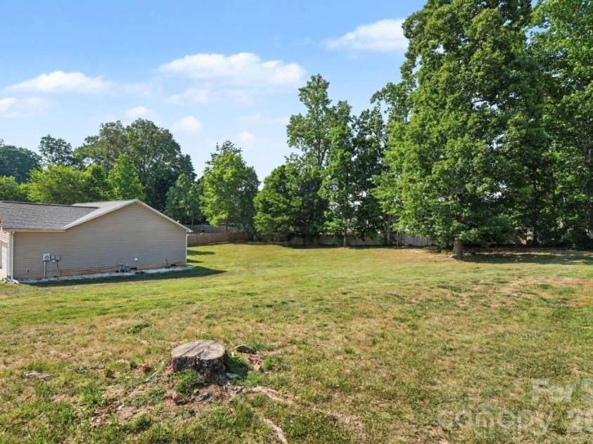 150 Swann Crossing Lane, Statesville, NC 28625.  MLS# CAR4384657, YatesRealty ID 26668. 