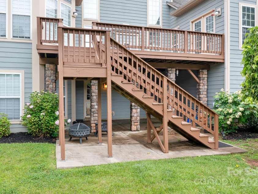 7191 Grist Mill Court, Denver, NC 28037.  MLS# CAR4221551, YatesRealty ID 26668. Back deck and steps leading to patio/backyard