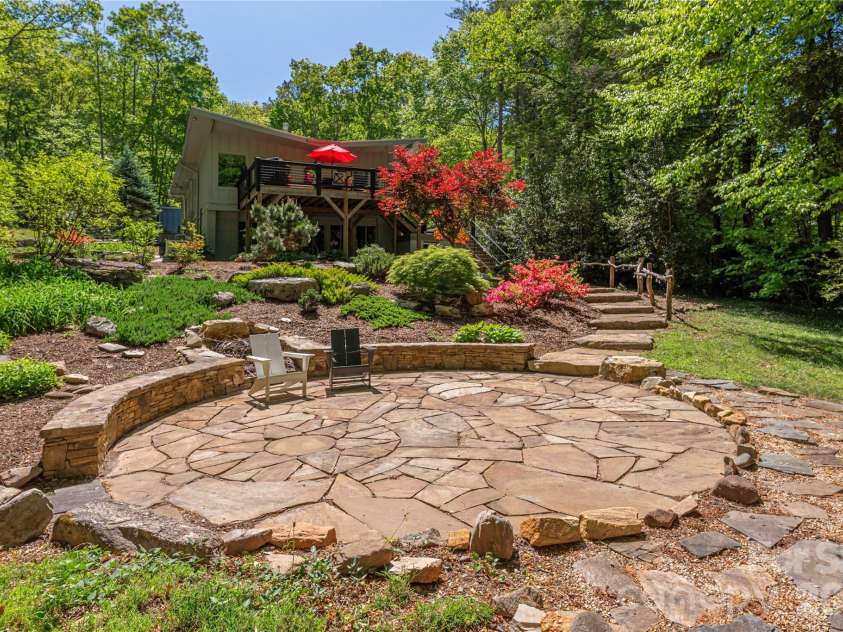 5 Crooked Tree Lane, Black Mountain, NC 28711.  MLS# CAR4377001, YatesRealty ID 26669. 