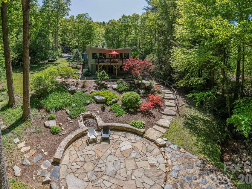5 Crooked Tree Lane, Black Mountain, NC 28711.  MLS# CAR4377001, YatesRealty ID 26669. 