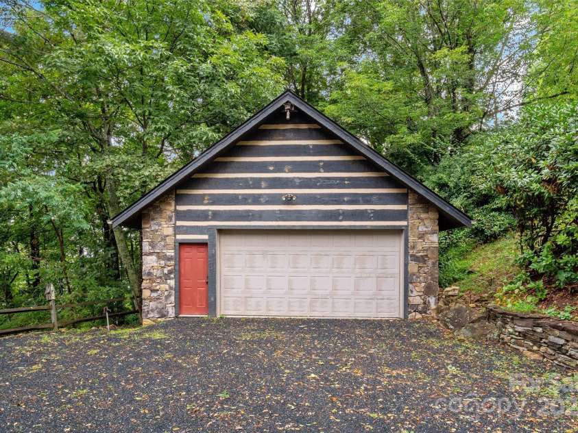 1297 Wipprecht Drive, Spruce Pine, NC 28777.  MLS# CAR4176444, YatesRealty ID 2667. 