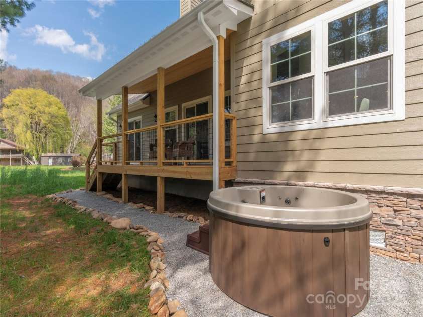 85 Sophie Road, Maggie Valley, NC 28751.  MLS# CAR4280473, YatesRealty ID 26670. 