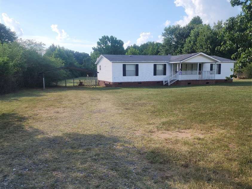 933 Osteen Road, York, SC 29745.  MLS# CAR4281275, YatesRealty ID 26671. Driveway View
