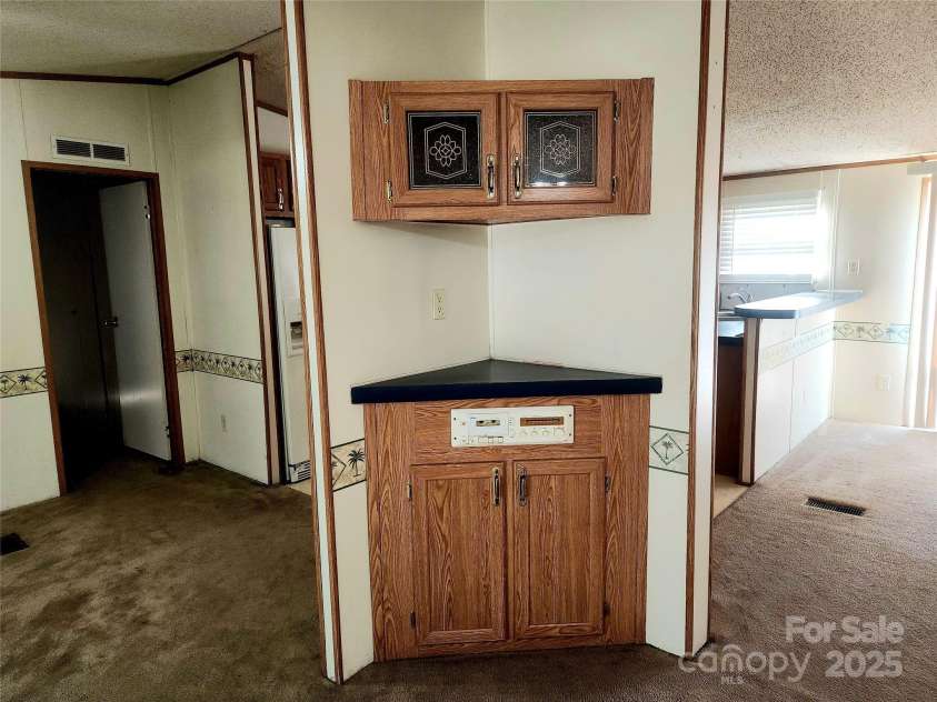 933 Osteen Road, York, SC 29745.  MLS# CAR4281275, YatesRealty ID 26671. Entertainment Niche in Great Room