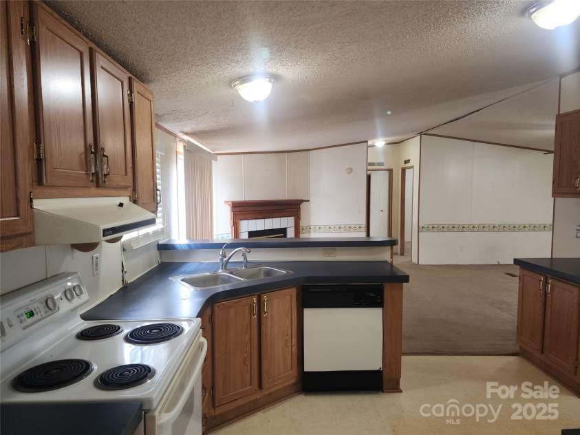 933 Osteen Road, York, SC 29745.  MLS# CAR4281275, YatesRealty ID 26671. Kitchen includes all appliances