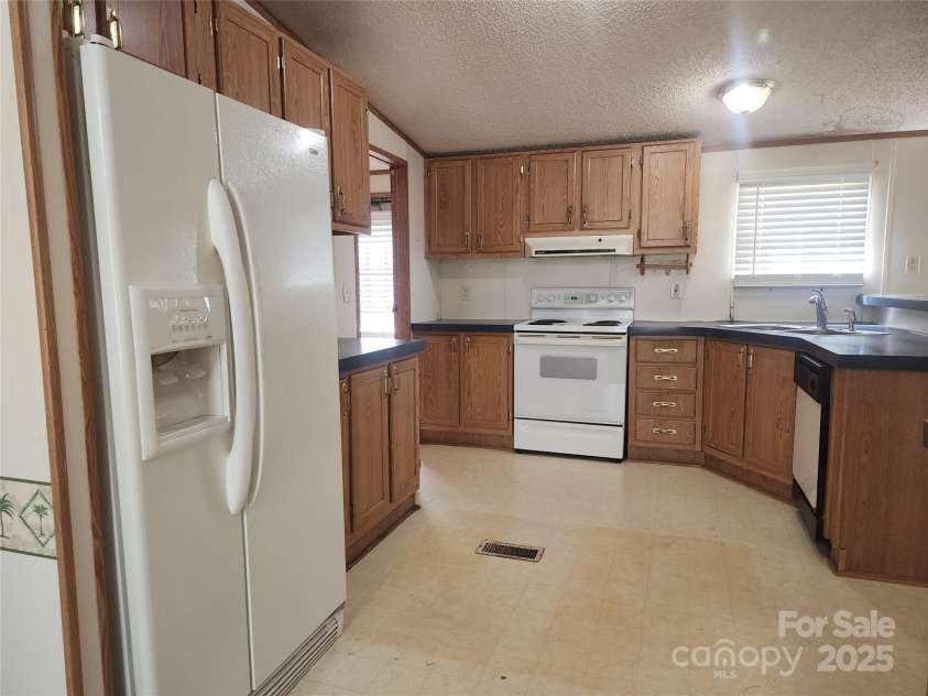 933 Osteen Road, York, SC 29745.  MLS# CAR4281275, YatesRealty ID 26671. Kitchen includes all appliances