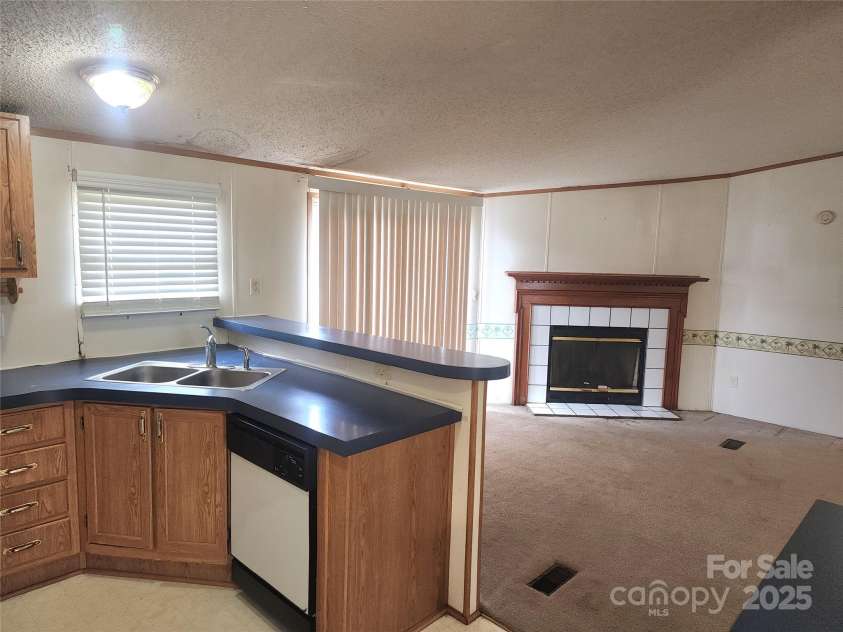 933 Osteen Road, York, SC 29745.  MLS# CAR4281275, YatesRealty ID 26671. Kitchen overlooks Great Room