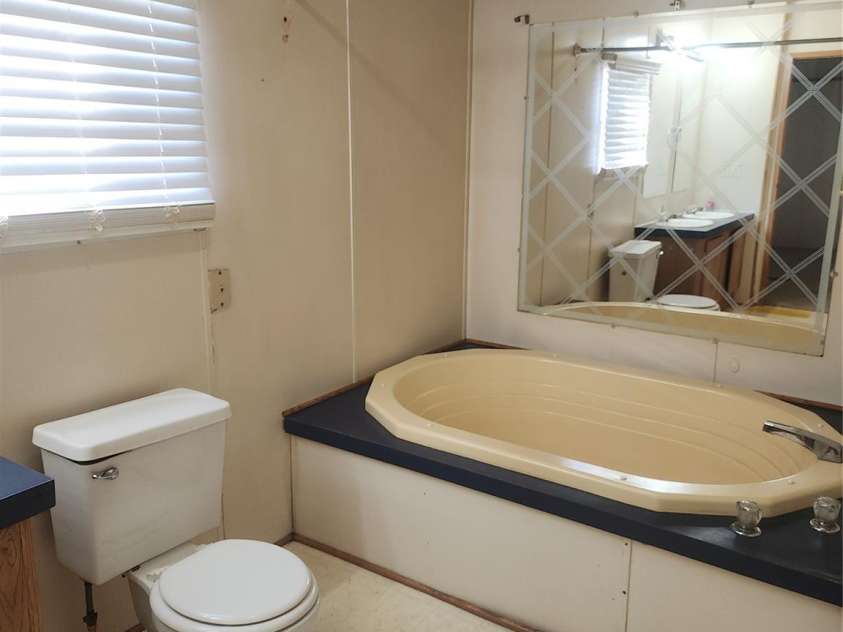 933 Osteen Road, York, SC 29745.  MLS# CAR4281275, YatesRealty ID 26671. Primary Ensuite with Garden Tub & walk in shower