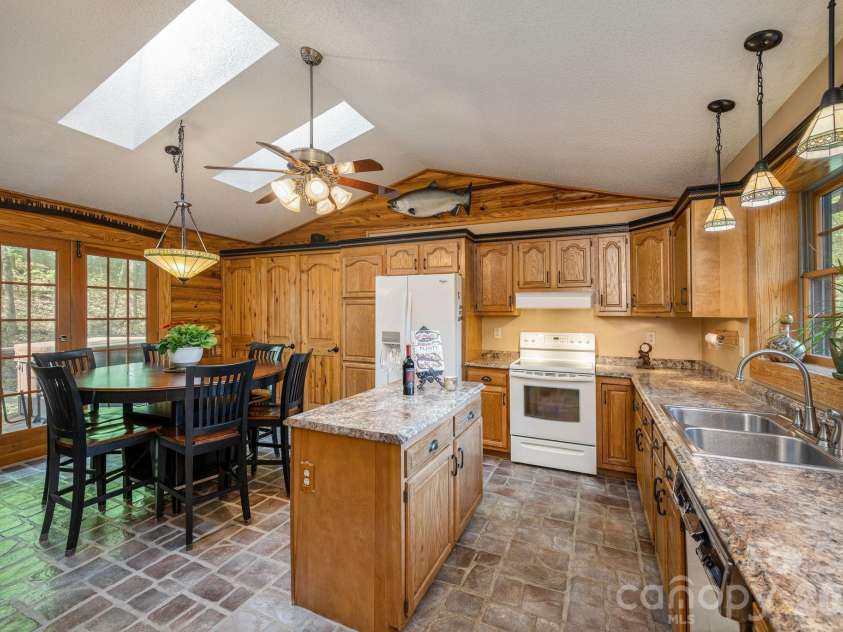 1126 Kilpatrick Road, Hendersonville, NC 28739.  MLS# CAR4384744, YatesRealty ID 26672. Kitchen pic 1