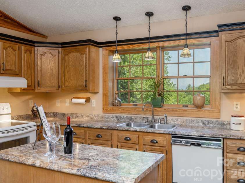 1126 Kilpatrick Road, Hendersonville, NC 28739.  MLS# CAR4384744, YatesRealty ID 26672. Kitchen pic 3