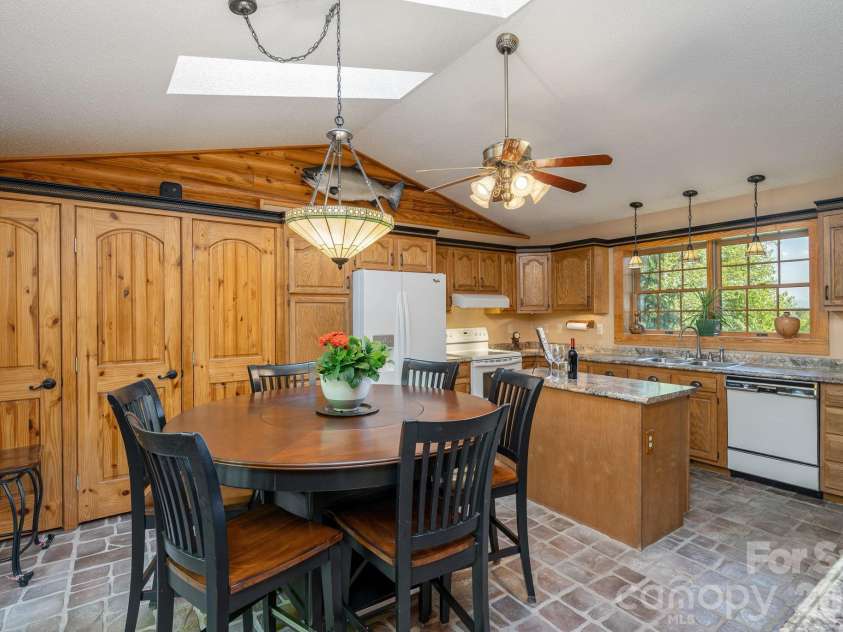 1126 Kilpatrick Road, Hendersonville, NC 28739.  MLS# CAR4384744, YatesRealty ID 26672. Kitchen pic 4