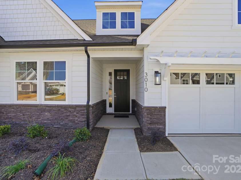 3010 Cedar Falls Drive, Waxhaw, NC 28173.  MLS# CAR4281625, YatesRealty ID 26672. 