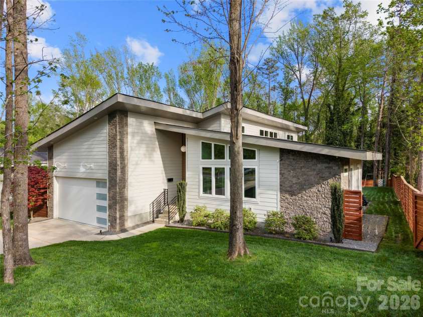 1852 Lakedell Drive, Charlotte, NC 28215.  MLS# CAR4365879, YatesRealty ID 26675. 