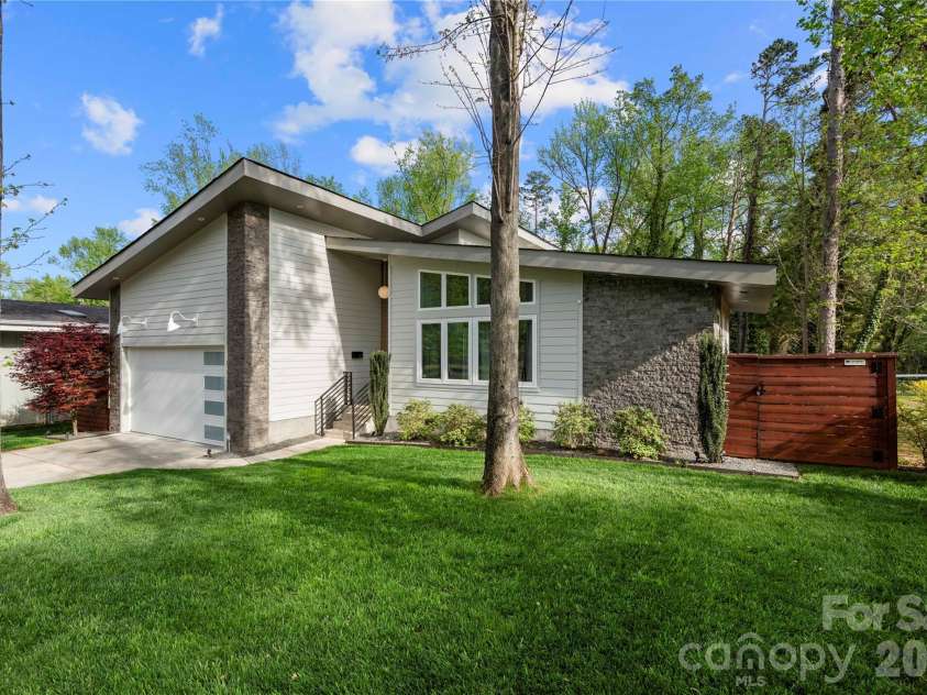 1852 Lakedell Drive, Charlotte, NC 28215.  MLS# CAR4365879, YatesRealty ID 26675. 