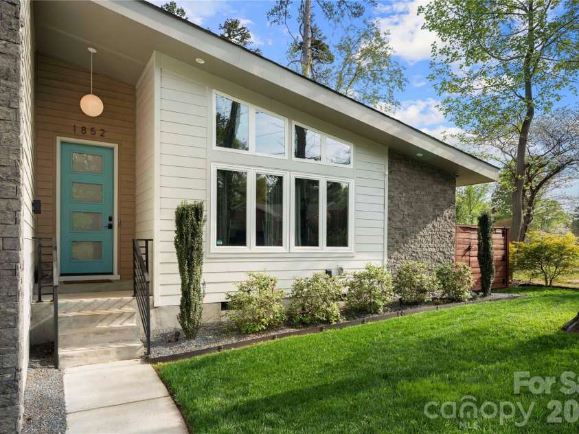 1852 Lakedell Drive, Charlotte, NC 28215.  MLS# CAR4365879, YatesRealty ID 26675. 