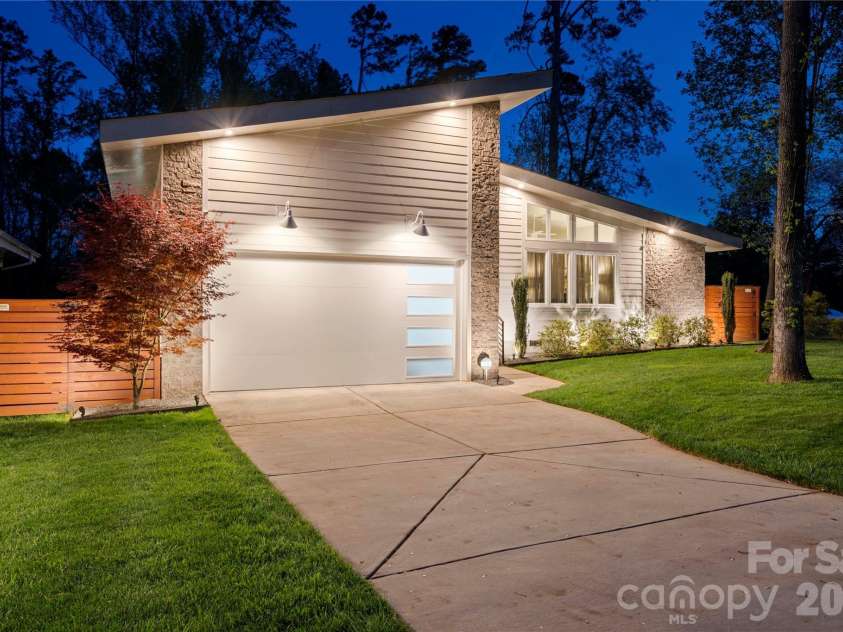 1852 Lakedell Drive, Charlotte, NC 28215.  MLS# CAR4365879, YatesRealty ID 26675. 