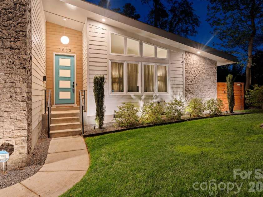 1852 Lakedell Drive, Charlotte, NC 28215.  MLS# CAR4365879, YatesRealty ID 26675. 