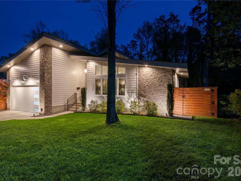 1852 Lakedell Drive, Charlotte, NC 28215.  MLS# CAR4365879, YatesRealty ID 26675. 