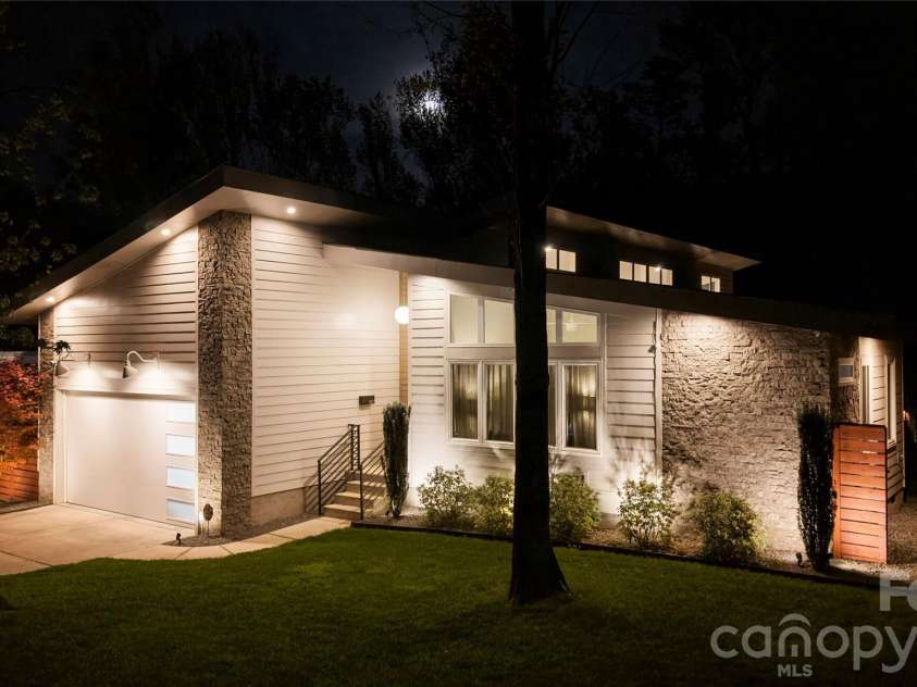 1852 Lakedell Drive, Charlotte, NC 28215.  MLS# CAR4365879, YatesRealty ID 26675. 