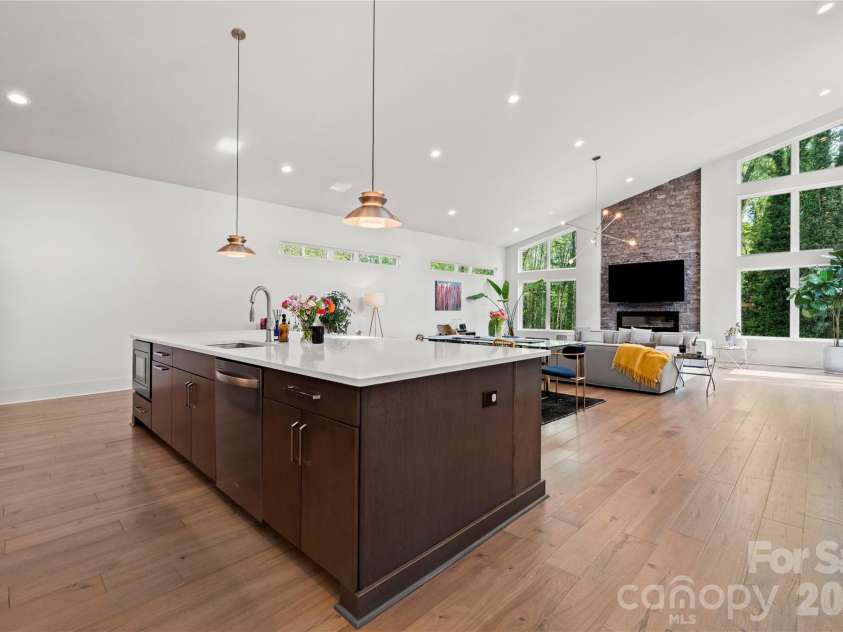 1852 Lakedell Drive, Charlotte, NC 28215.  MLS# CAR4365879, YatesRealty ID 26675. 