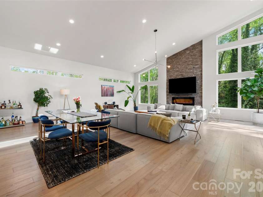 1852 Lakedell Drive, Charlotte, NC 28215.  MLS# CAR4365879, YatesRealty ID 26675. 