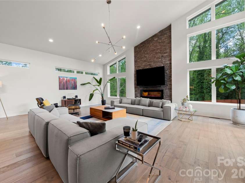 1852 Lakedell Drive, Charlotte, NC 28215.  MLS# CAR4365879, YatesRealty ID 26675. 