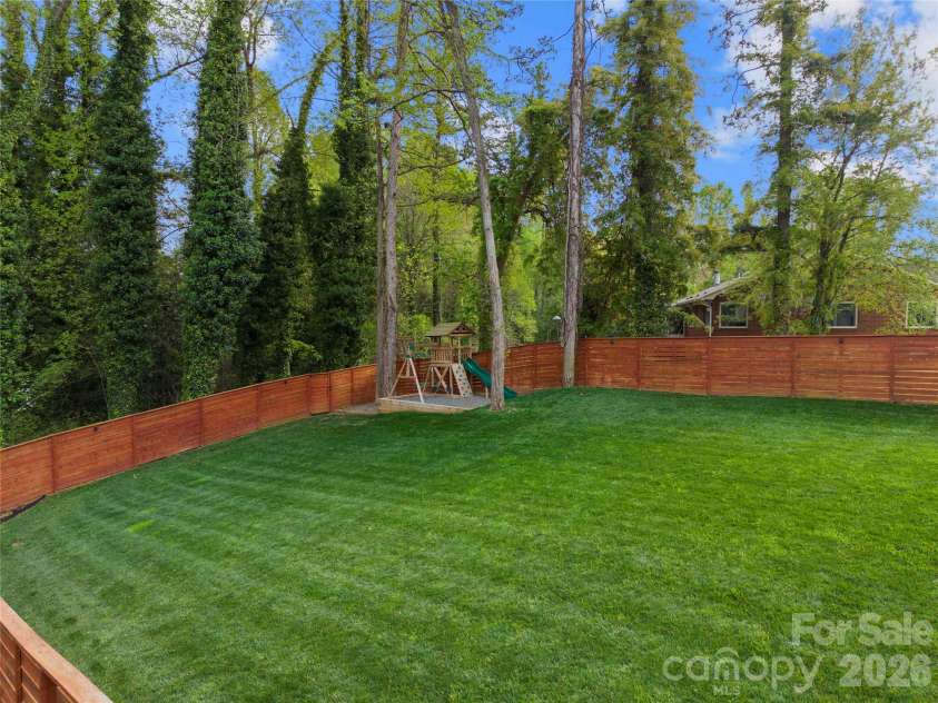 1852 Lakedell Drive, Charlotte, NC 28215.  MLS# CAR4365879, YatesRealty ID 26675. 