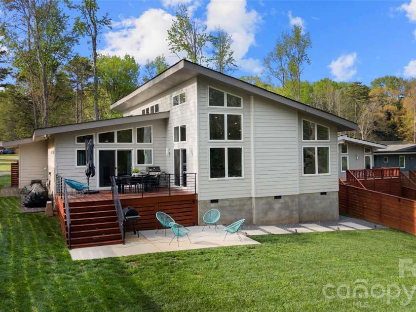 1852 Lakedell Drive, Charlotte, NC 28215.  MLS# CAR4365879, YatesRealty ID 26675. 