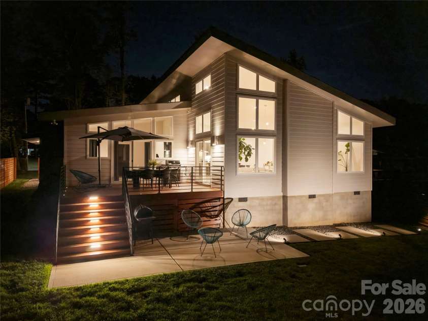 1852 Lakedell Drive, Charlotte, NC 28215.  MLS# CAR4365879, YatesRealty ID 26675. 
