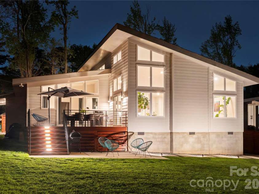1852 Lakedell Drive, Charlotte, NC 28215.  MLS# CAR4365879, YatesRealty ID 26675. 