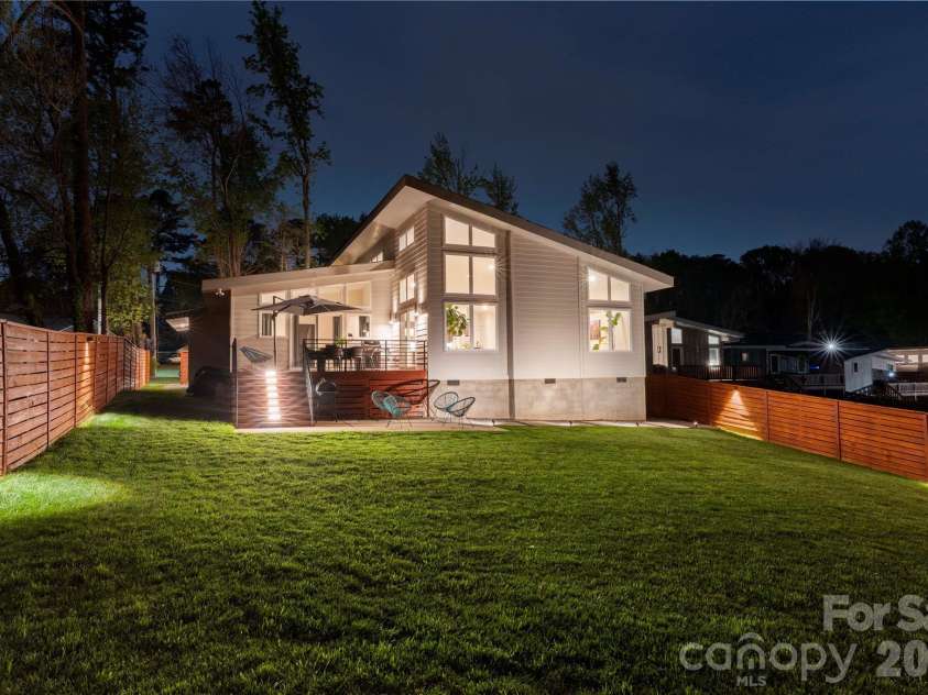 1852 Lakedell Drive, Charlotte, NC 28215.  MLS# CAR4365879, YatesRealty ID 26675. 
