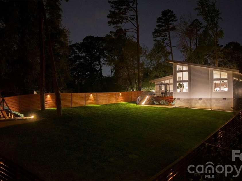 1852 Lakedell Drive, Charlotte, NC 28215.  MLS# CAR4365879, YatesRealty ID 26675. 