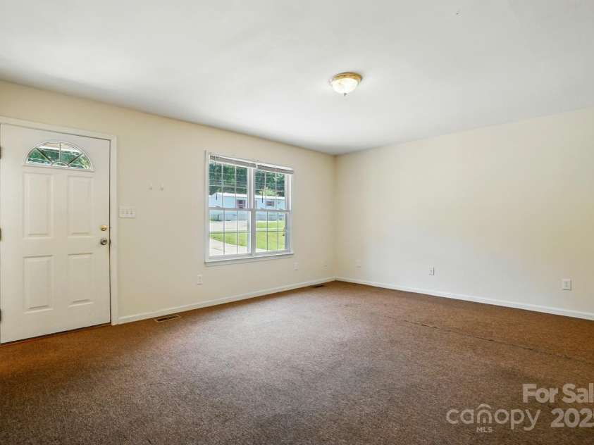 606 North Street, Belmont, NC 28012.  MLS# CAR4265350, YatesRealty ID 26675. Unit B living room