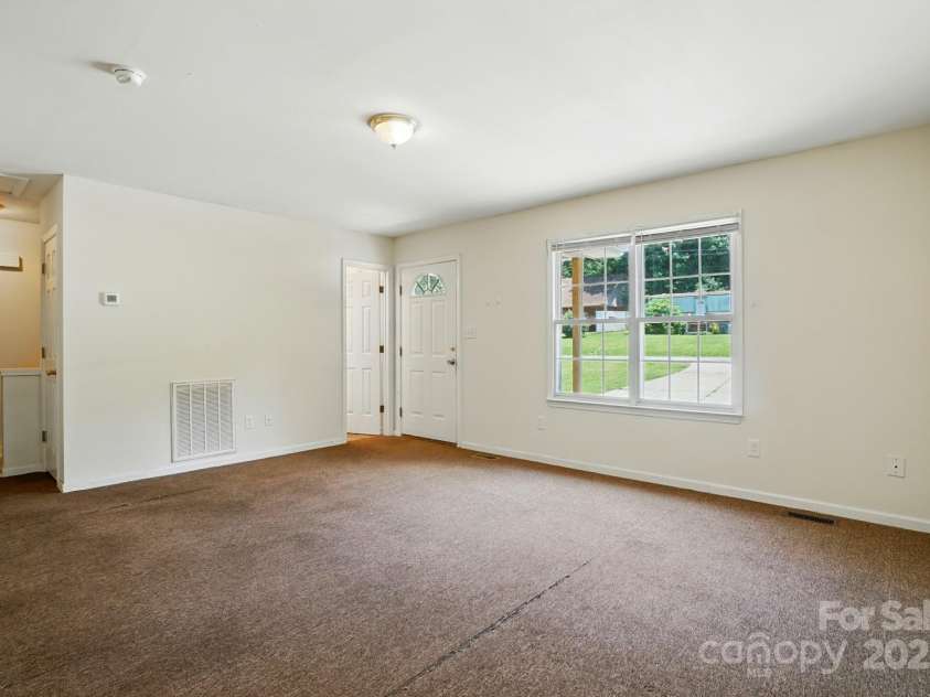 606 North Street, Belmont, NC 28012.  MLS# CAR4265350, YatesRealty ID 26675. Unit B living room