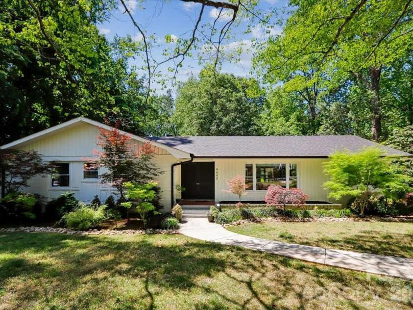 4640 Town And Country Drive, Charlotte, NC 28226.  MLS# CAR4367900, YatesRealty ID 26676. 